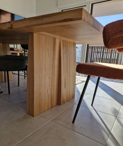 Table de salle à manger en chêne massif à Annecy