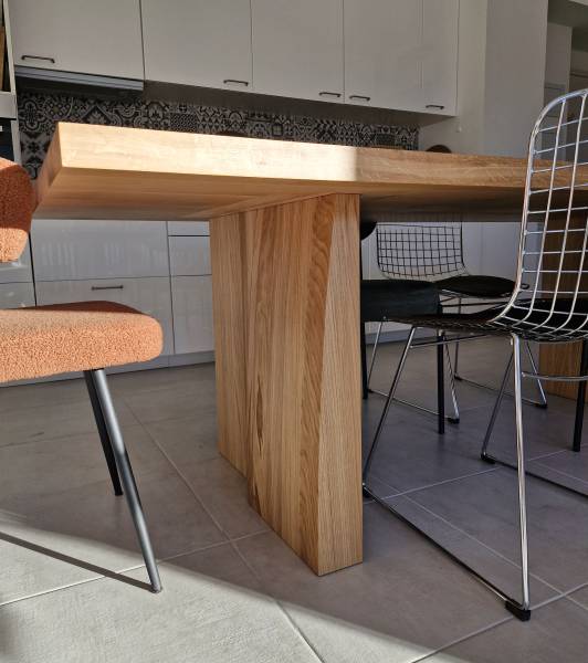 Table de salle à manger en chêne massif à Annecy