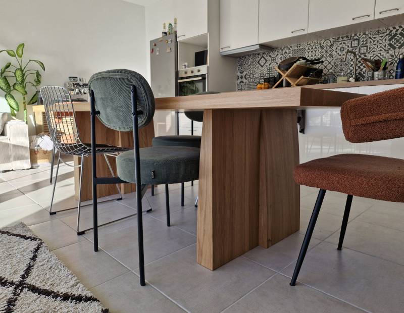 Table de salle à manger en chêne massif à Annecy