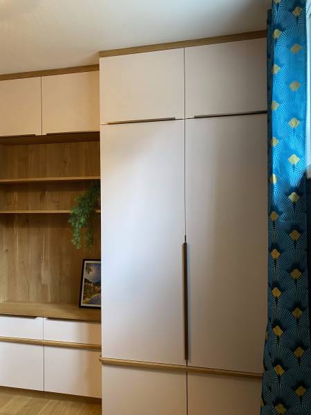 Conception de dressing sur mesure en chêne massif et mélaminé à Genève en Suisse