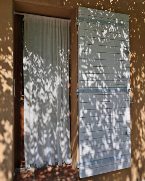 Artisan menuisier à Genève : volets en bois sur mesure Le Maillet Bleu