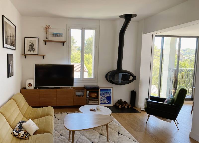 Agencement complet et meuble sur mesure en chêne réalisés par Le Maillet Bleu à Vevey